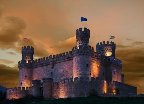 روائع التاريخ: استكشاف أبرز القلاع الإسبانية