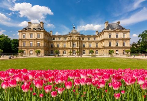 السياحة في فرنسا… متعة الاسترخاء في حدائق باريس