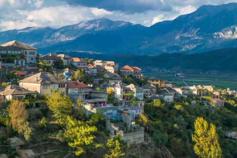 دليلك إلى 5 مدن جميلة في ألبانيا وجديرة